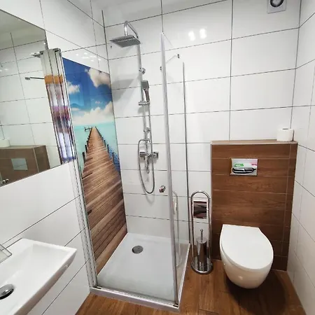 Pokoje Goscinne Pod Kasztanami Leba Exterior foto