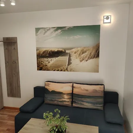 Pokoje Goscinne Pod Kasztanami Leba Exterior foto